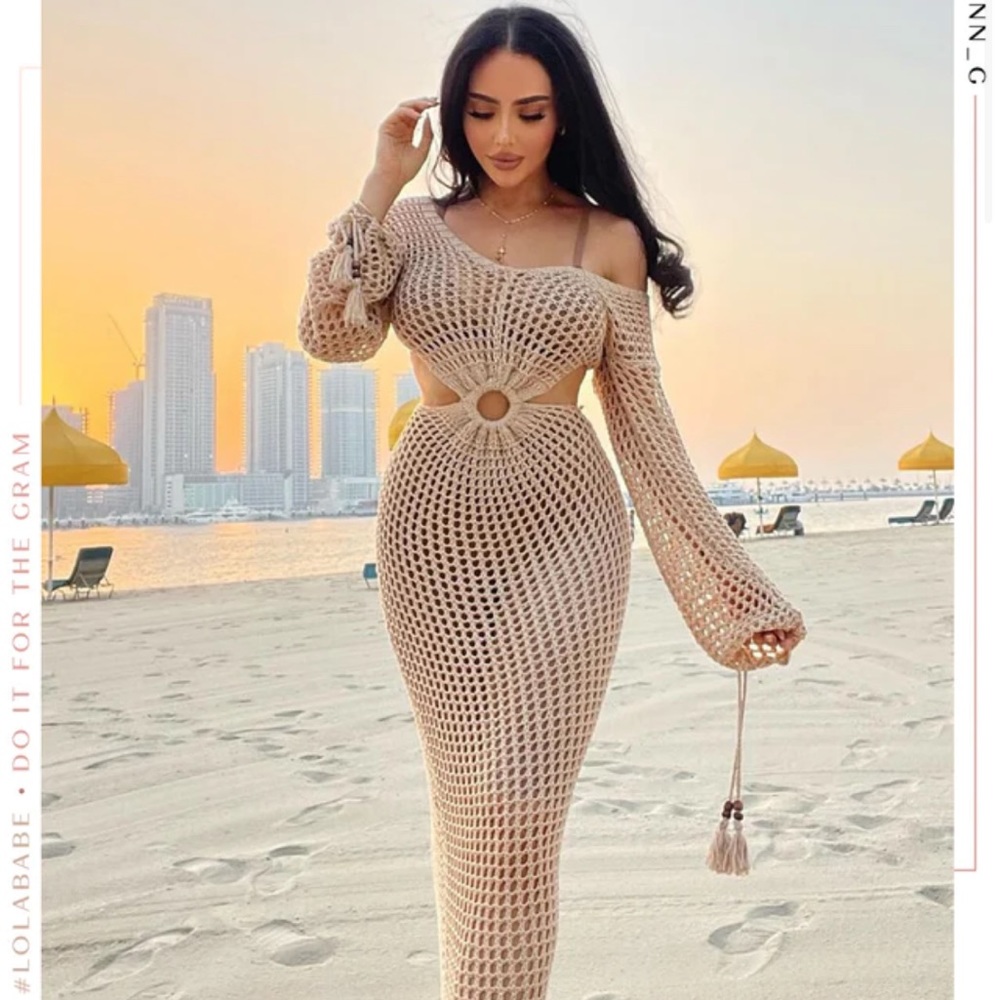 Miss Lola 

NOEMI - NUDE

CROCHET MAXI DRESS